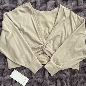 Lululemon NWT Front to back twist knot pullover Mojave cream size 12